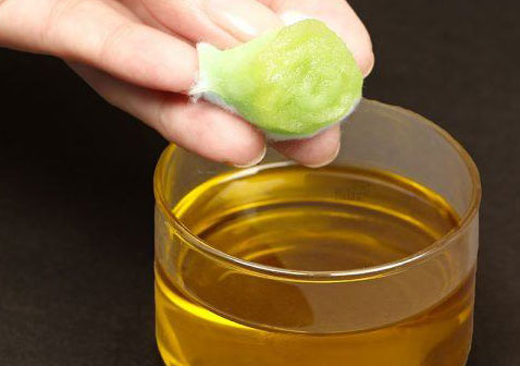 橄榄油可治疗皮肤干燥瘙痒